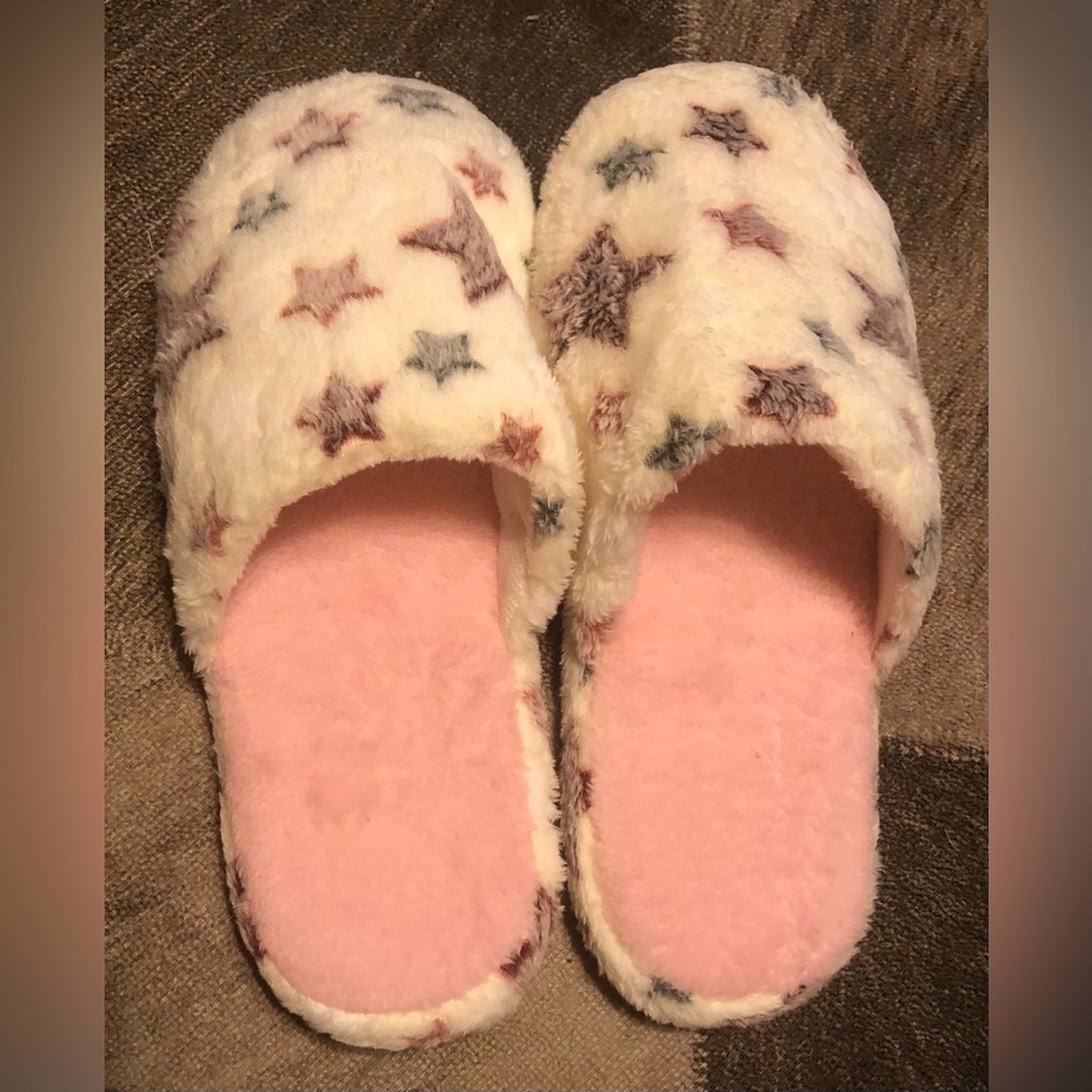Slippers; White Base w/Star Patterns; Plush Lined